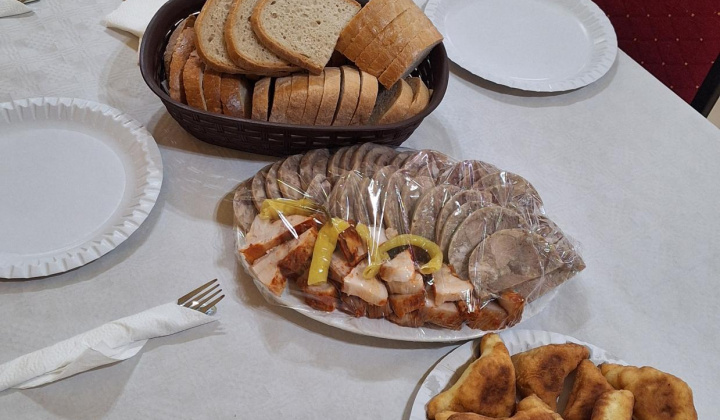 Aktuality / Ochutnávka zabíjačkových špecialít - foto
