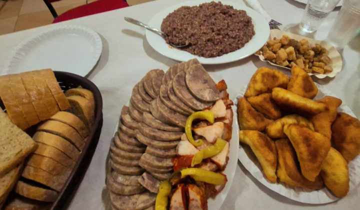 Aktuality / Ochutnávka zabíjačkových špecialít - foto