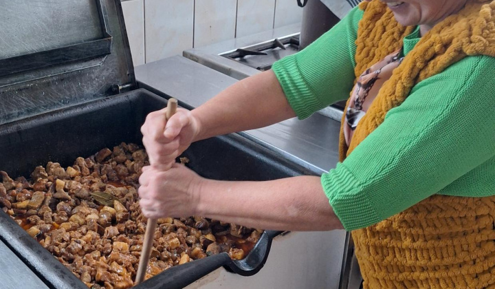 Aktuality / Ochutnávka zabíjačkových špecialít - foto