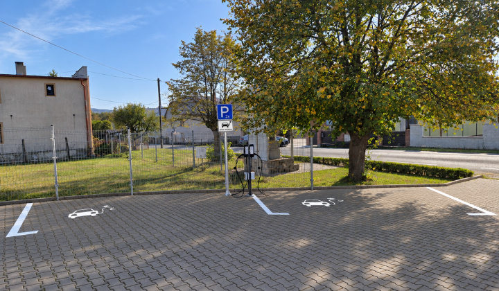 Aktuality / Nabíjacia stanica pre elektromobily v obci Kapišová - foto